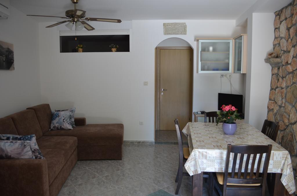 Apartments Lora Baska  Ngoại thất bức ảnh